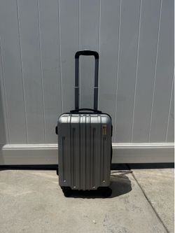 Schwerin 22” Carry-On Spinner Luggage – Hard Shell Silver Suitcase
