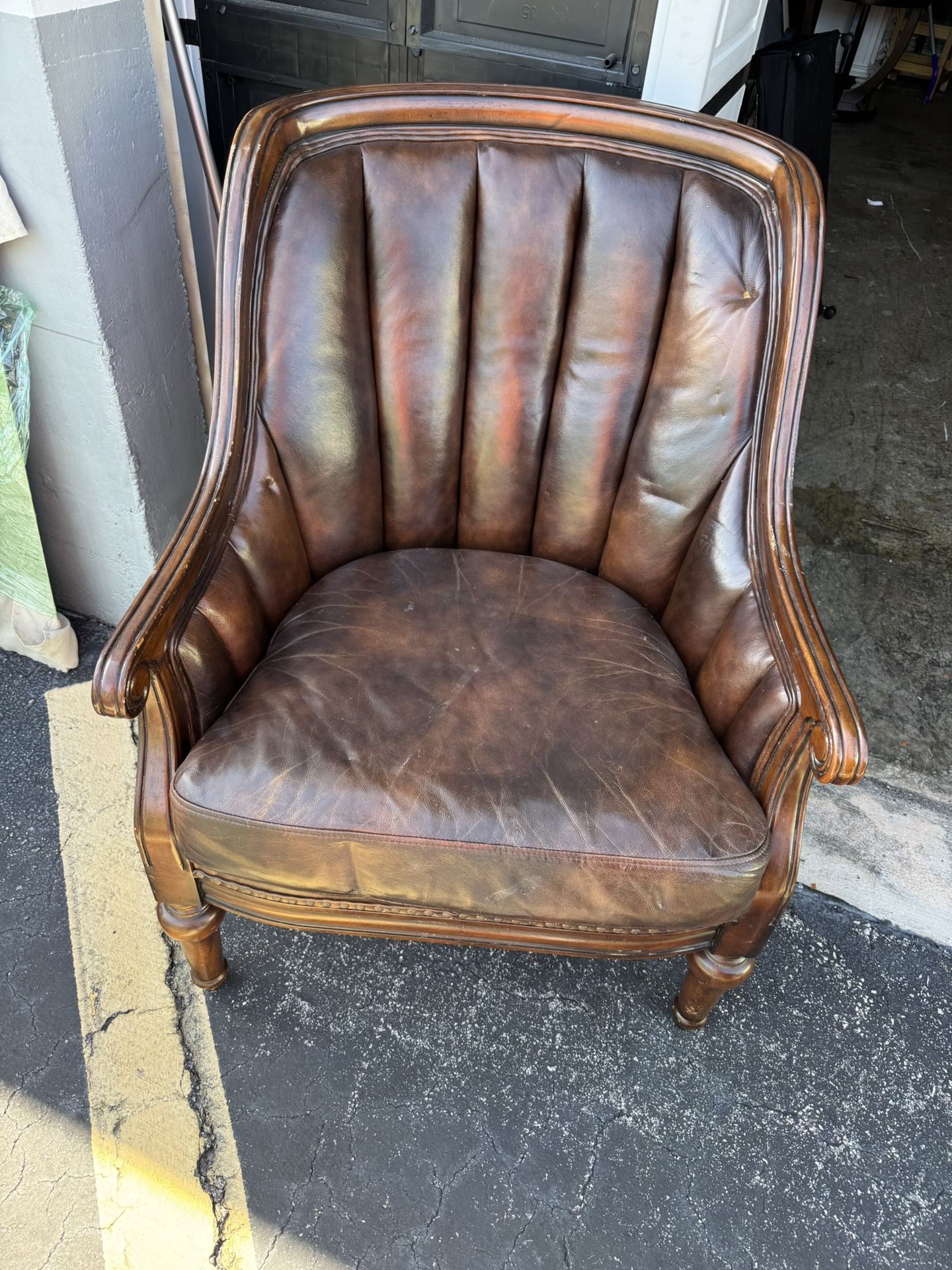 Butaca Antigua De Madera Buena