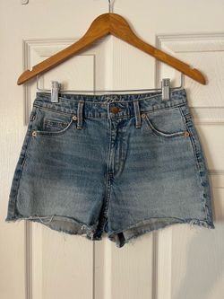 Excellent Condition- Universal Thread Women’s Jean Shorts/ Size: 4/27