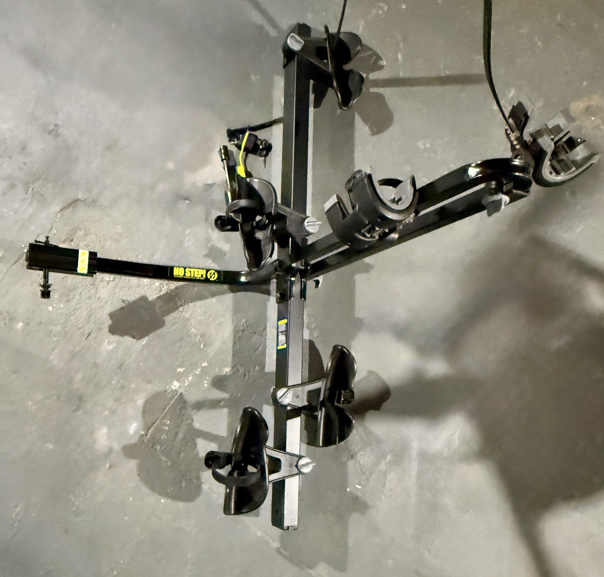 Saris 4412B Freedom 2 - Bike Tray Hitch Bike Rack