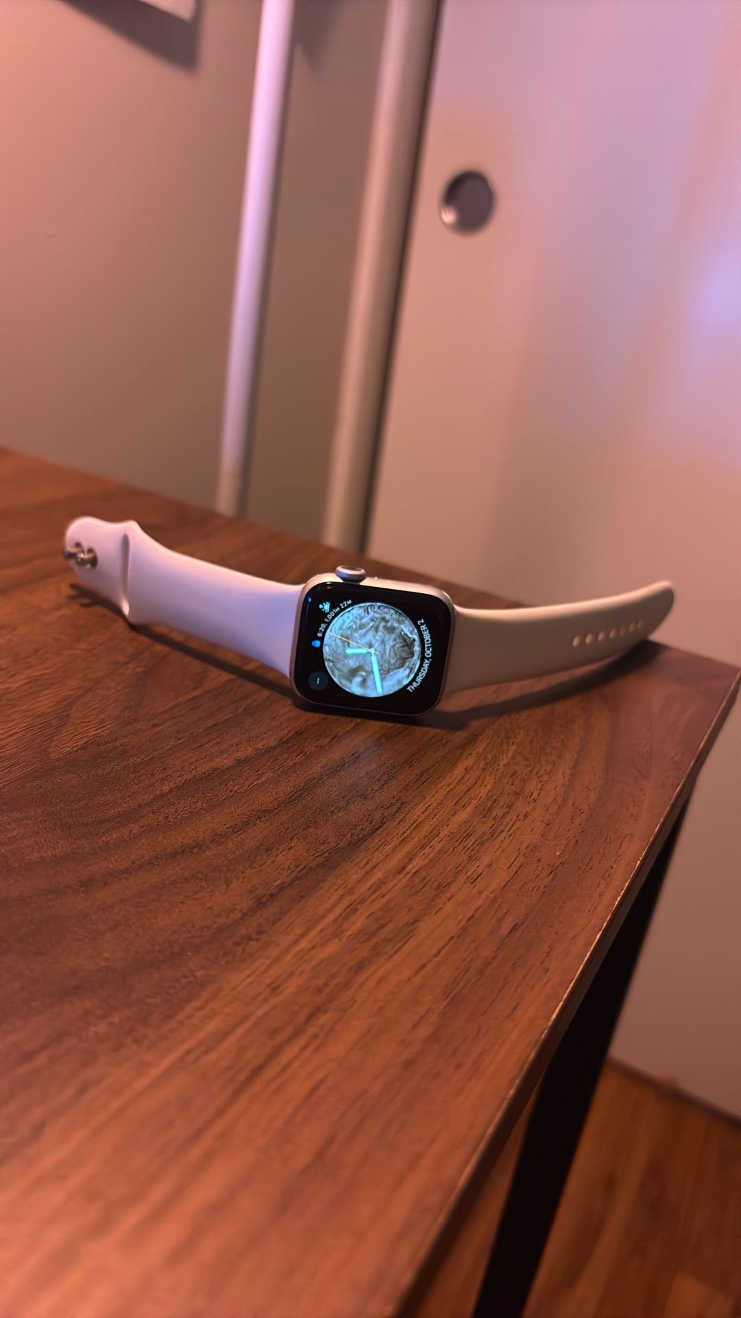Apple Watch Series 5 (40mm, GPS) – Works Great