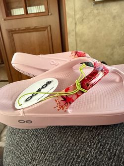 Oofoos sandals