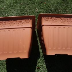 FLOWER POTS