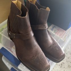 Short Length Men’s Cowboy Boots Size 13- New