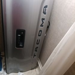 Toyota Tacoma Tailgate