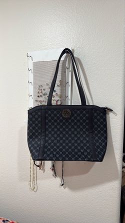 Black Purse