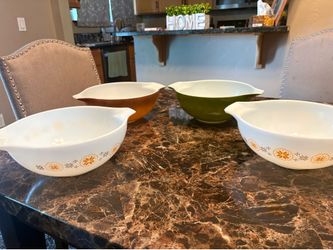 4 big Pyrex bowls vintage all 4 for $100