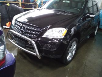 ***2008 Mercedes ML350 front bumper guard $100***