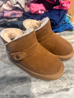 Girl bear paw boots