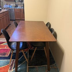 table and chairs 