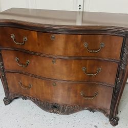 Beautiful 3 Drawers Solid Wood Dresser 