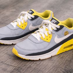 Size 5Y Nike sneakers  great condition