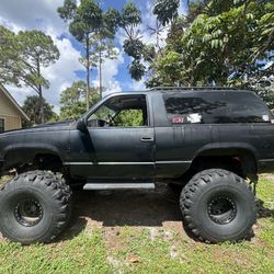 Chevy Tahoe mud Truck 
