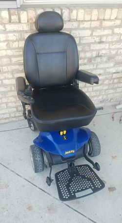 Jazzy Elite Es Mobility scooter $2700 or best offer just shoot me a message worst I can say is no