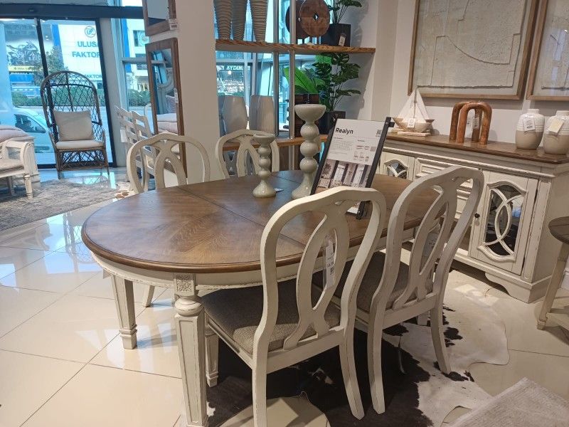 Realyn Chipped White Dining Extension Table And 4 Chair 
Ashley Furniture