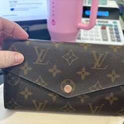 Louis Vuitton Sarah Long Wallet  with light pink