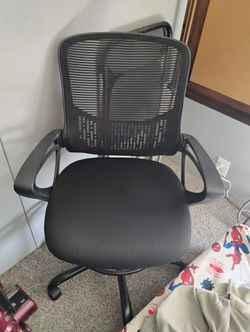 Nice Like New Desk Chair 