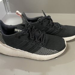 Adidas Questar Flow Core sneakers 