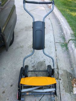 Fiskars Reel Push Lawn Mower