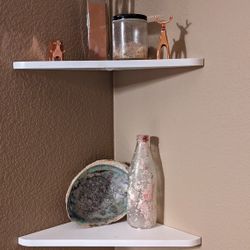 Corner Shelves 