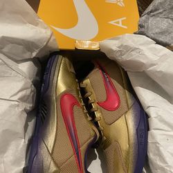 Kobe Hall Of Fame. Sz 9.5 DS 