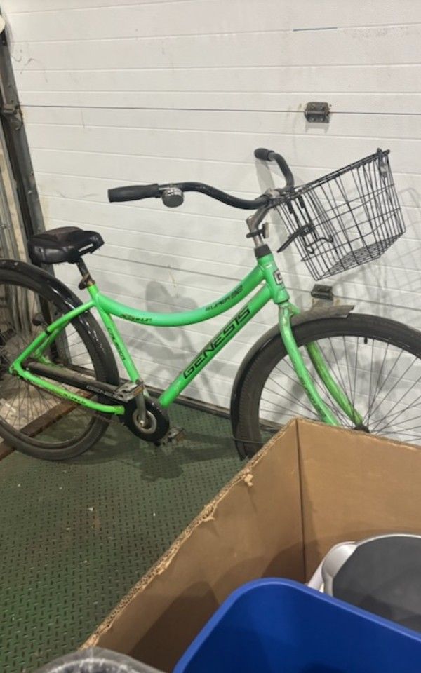 Huuugggeee ... 32" Crusier Bikes ..... GENESIS....like New