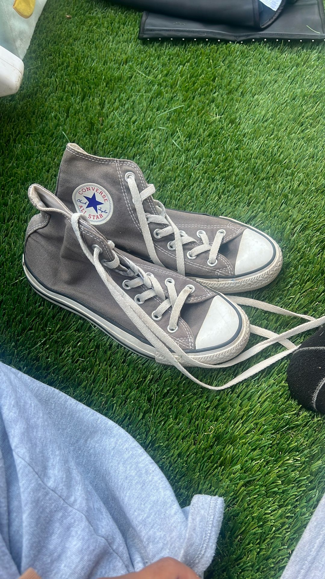 converse used but in good condition