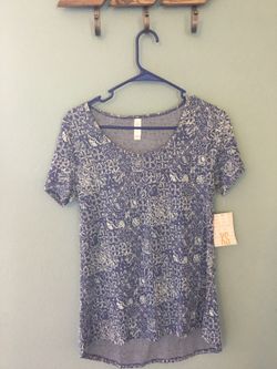 BNWT Lularoe classic t