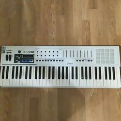 Keylab 61 midi keyboard