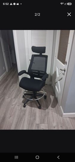 Boliss, economic office chair. Retail Price: $230