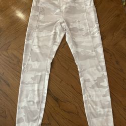Women’s Reebok White and Light Grey Camo Leggings - Like New  - Medium