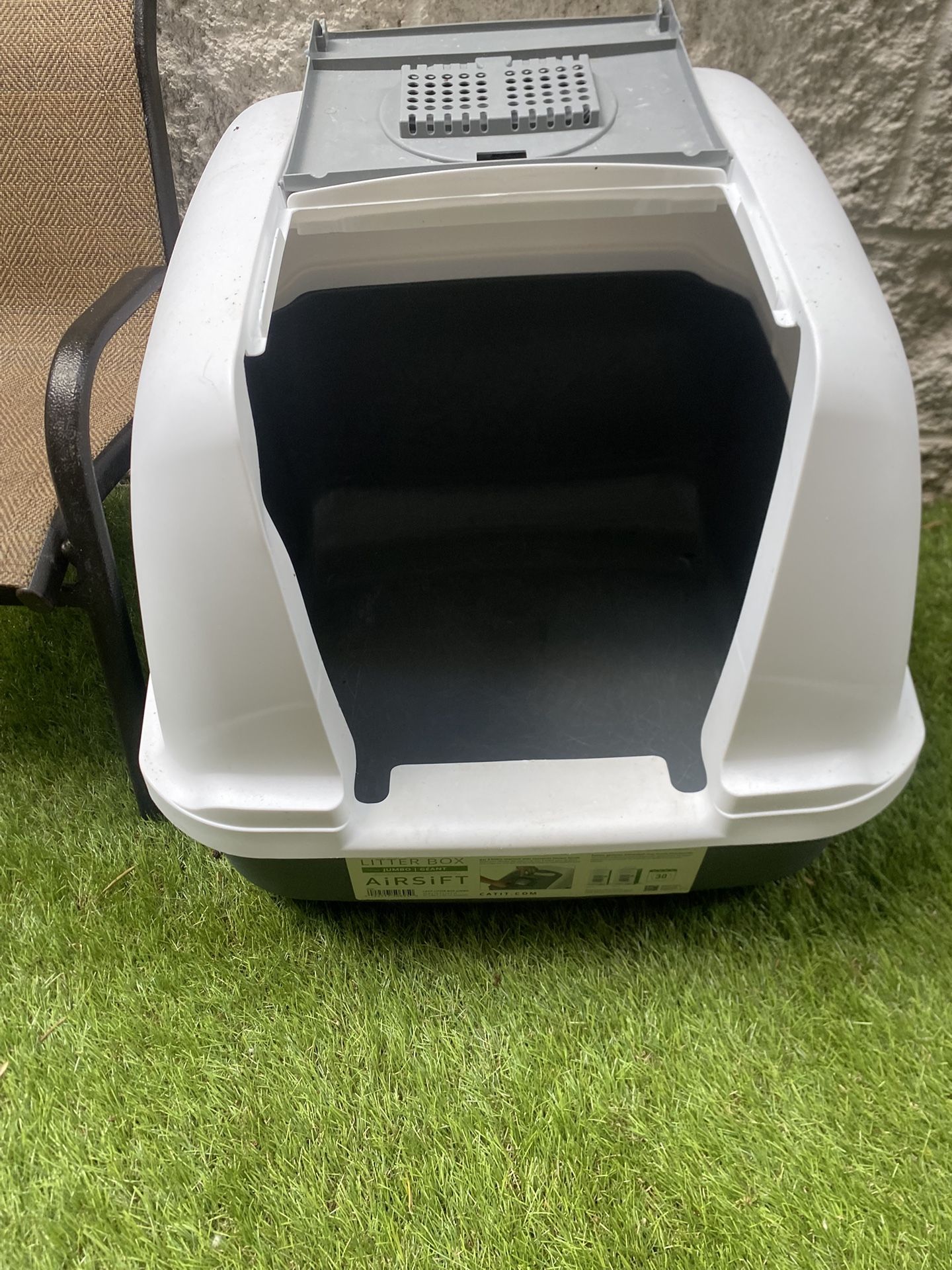 Extra Large Covered Cat Litter Box With Air Soft Filter