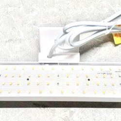 New Elite Tabletop Plant Light Station