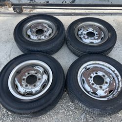 NISSAN - PICK UP- HARD BODY - 14” Original STEEL WHEELS —