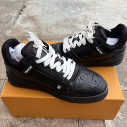 Louis Vuitton Trainer 'Embossed Monogram - Black'