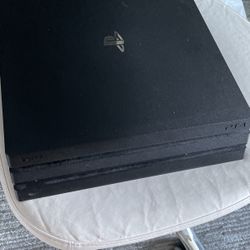 PlayStation 4 Pro With 4 Controllers 