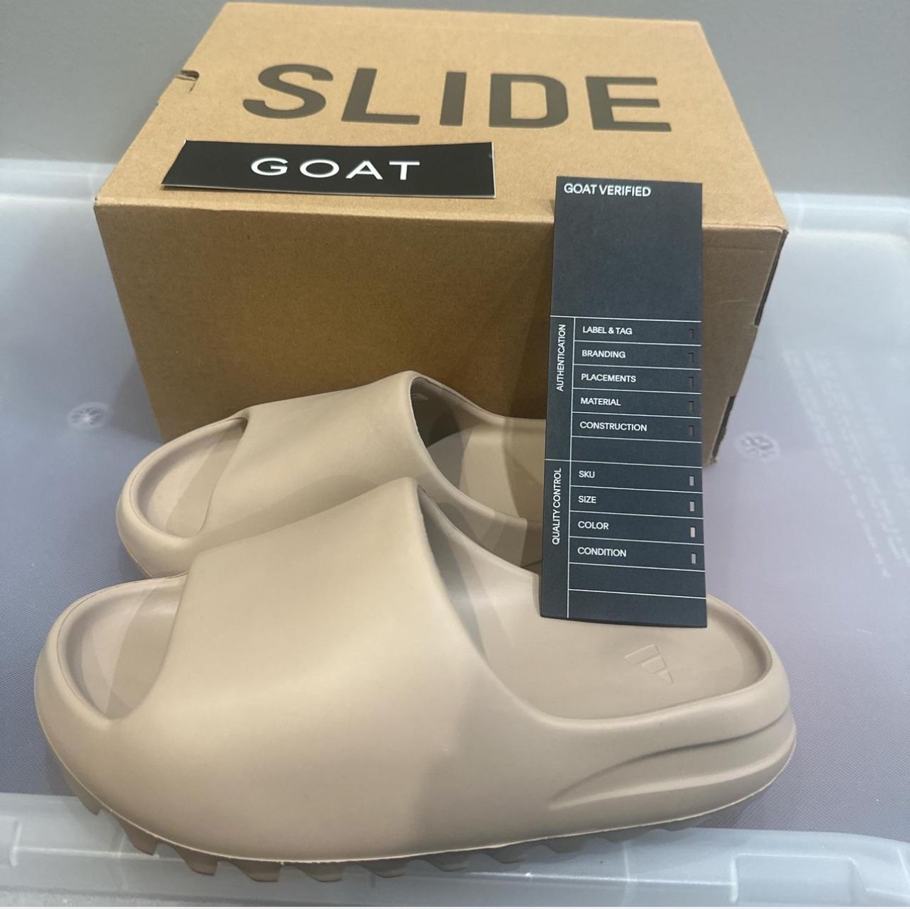 Yeezy Slides 2021 Re-Release “pure” Size 4