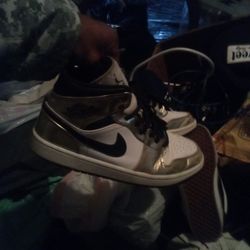 Nikes Gold Vintage Collectors Dream 