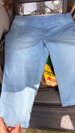 Various Women’s Jeans/Capris