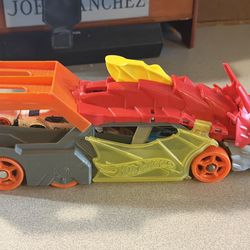 Hot Wheels City Dragon Launch Transporter Toy Car Track Set Storage Carrier w/4 cars