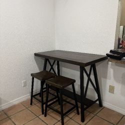 Hightop Kitchen Table With Stools