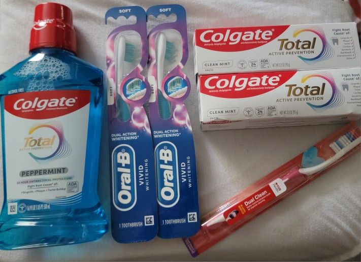 Oral Care bundle - 2 toothpastes, 1 mouthwash and 3 toothbrushes