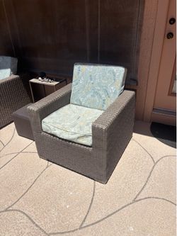 3 rattan chairs 2/ cushions