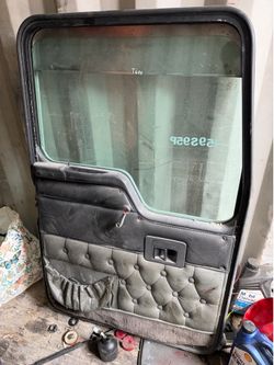 Kenworth T600 Hood/ Driver door