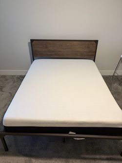 Queen Size Metal Bed Frame with Wood Headboard