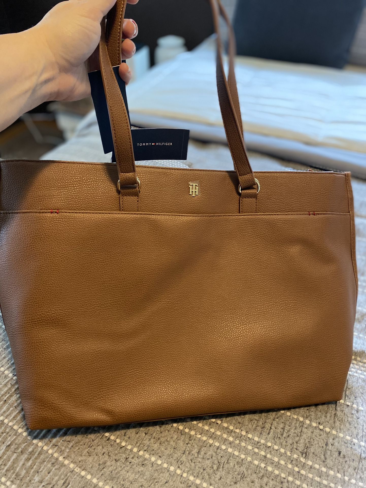 New Tommy Hilfiger Tote With Pouch Bag 