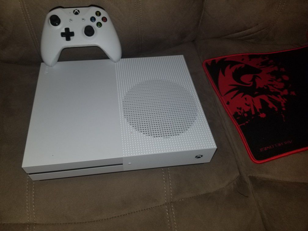 Xbox one s with mouse and keyboard 2 controller