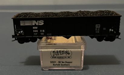 Atlas N Scale 90 Ton Hopper - Norfolk Southern