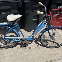 1950s 26” ladies AMF road master bicycle. Rides nice. Horn works 350$