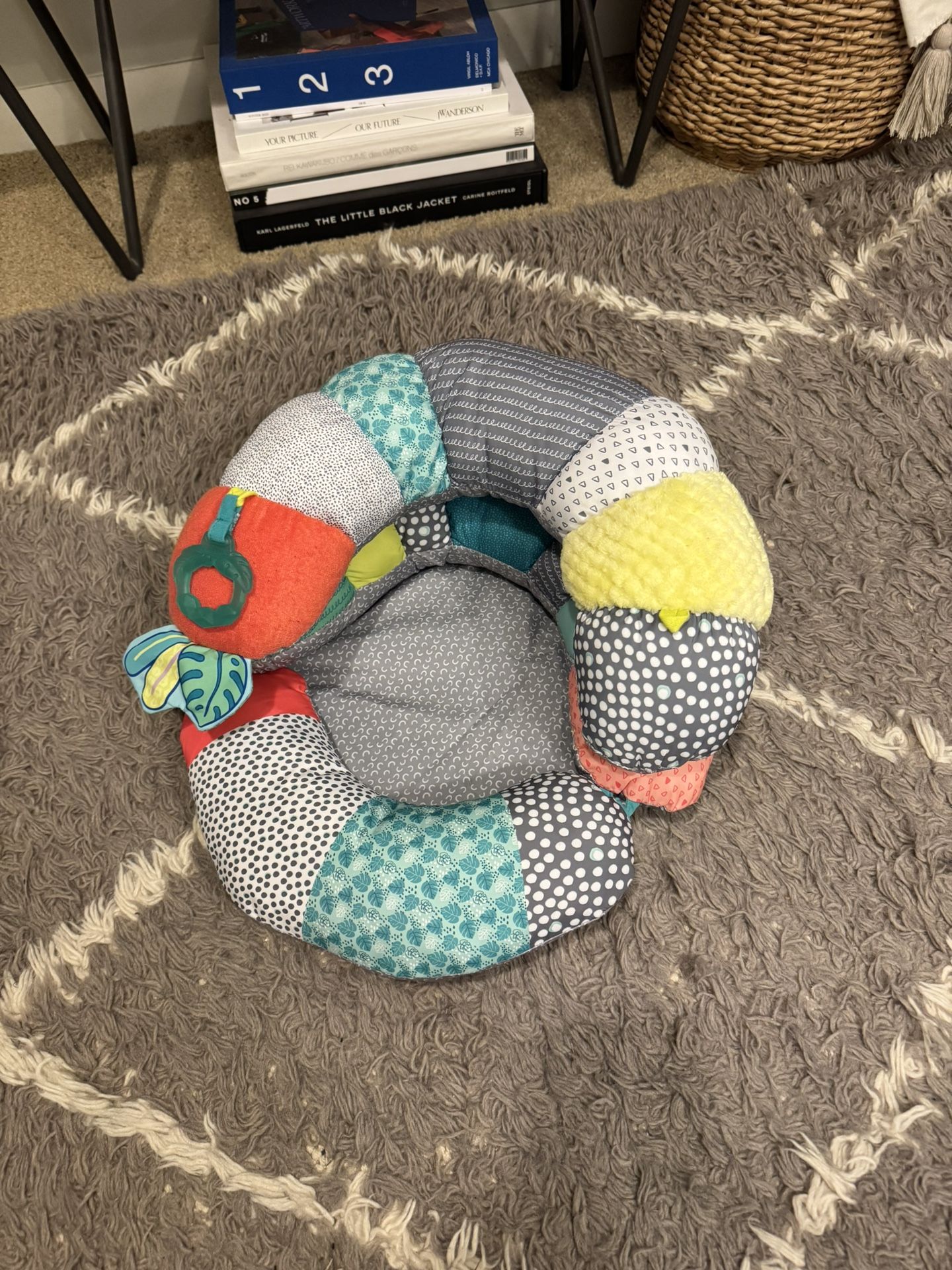 Infantino 2-IN-1 TUMMY TIME & SEATED SUPPORT Tuscan